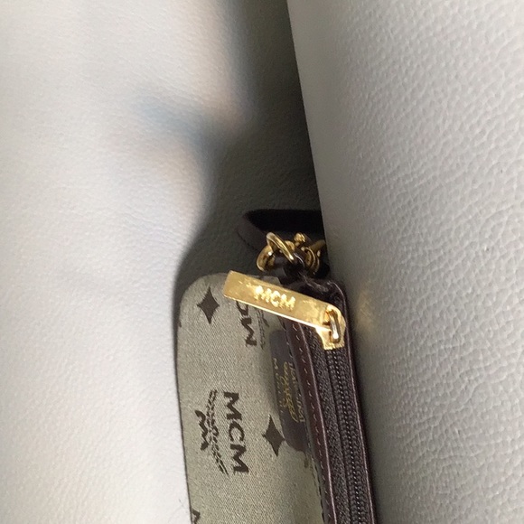 EUC MCM Vintage Book Tote Bag with Matching Wristlet Pouch Brown #V6580 - Picture 15 of 16